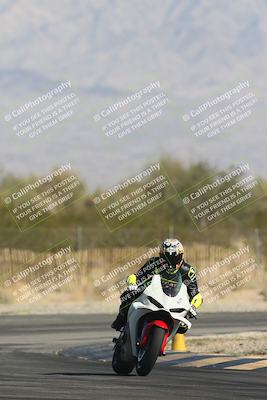 media/Oct-30-2025-Racers Edge (Thu) [[dabbdaf680]]/3-B Group/Session 2 Turn 2/